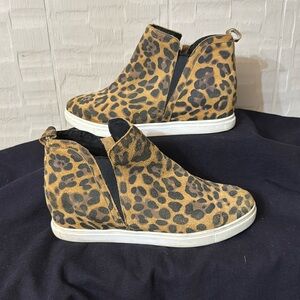 Blondo Women’s  Georgette  Waterproof Hidden Wedge Sneaker